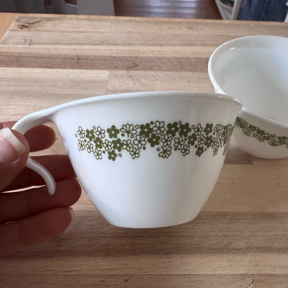Set of 2 Corelle Corning Spring Blossom Crazy Daisy Open Hook Handle Coffee Cups